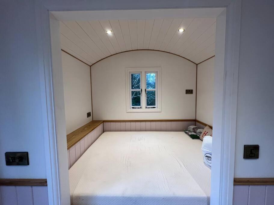Tranquil Spot Shepherds Hut Cinderford Buitenkant foto