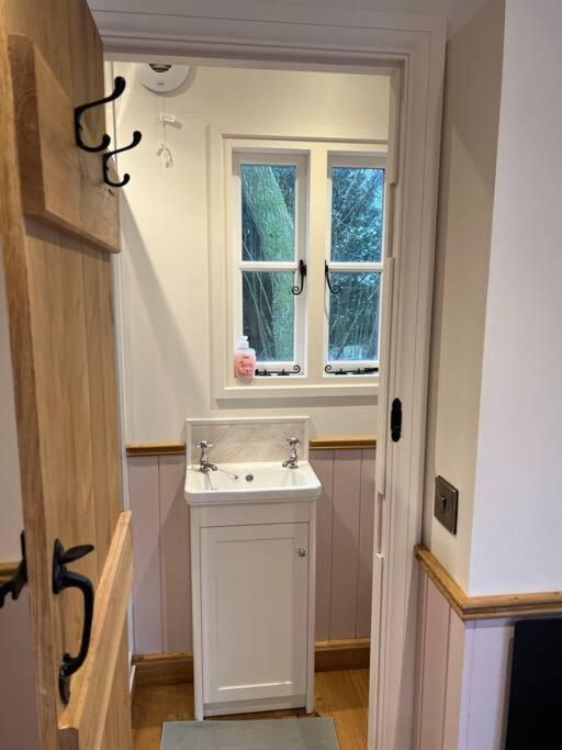 Tranquil Spot Shepherds Hut Cinderford Buitenkant foto
